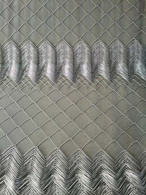 供應(yīng)6mm*6mm勾花網(wǎng)護欄 勾花網(wǎng)廠家價格 鍍鋅勾花網(wǎng)-安平縣卓勛金屬絲網(wǎng)制品